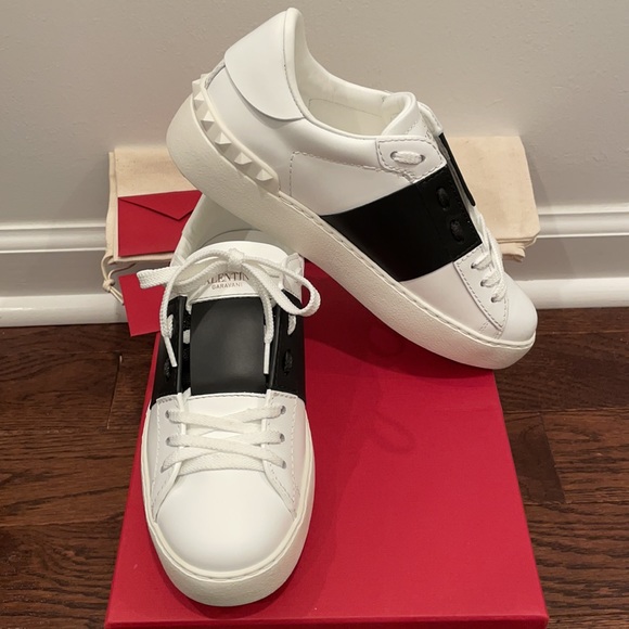 Valentino Rockstud Black and White Sneakers-BNIB - Picture 2 of 10